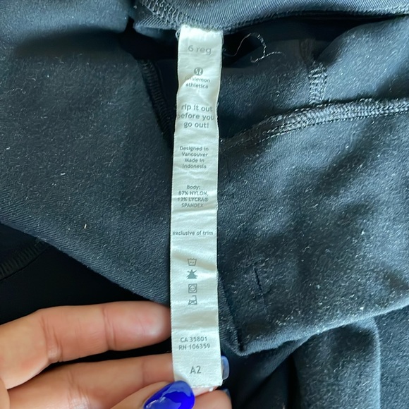 Lululemon wide leg pant  great condition size 6 women black - Picture 2 of 5